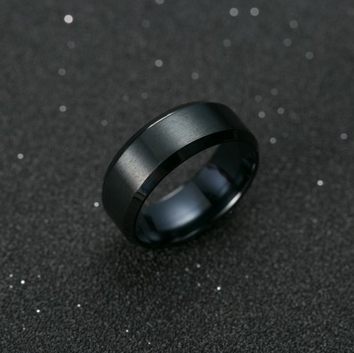 Anello da uomo in titanio nero