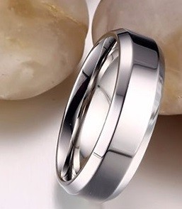 Anello da uomo in titanio