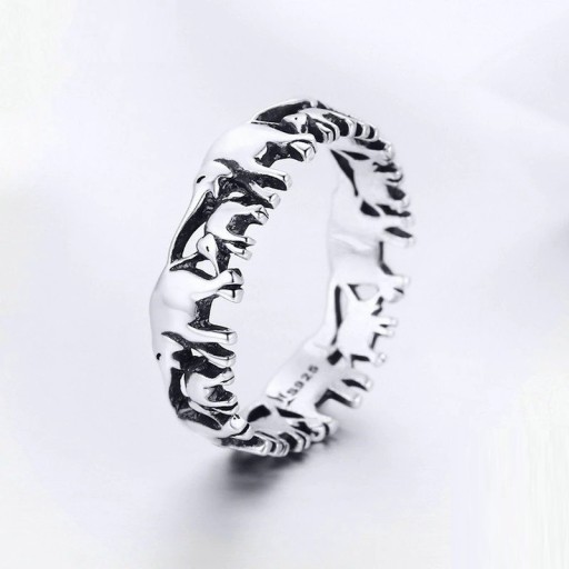 Anillo de mujer con elefante.