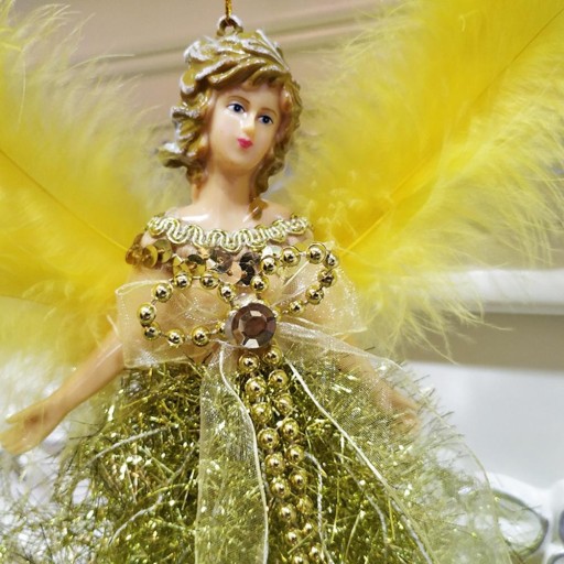 Anjo decorativo com penas