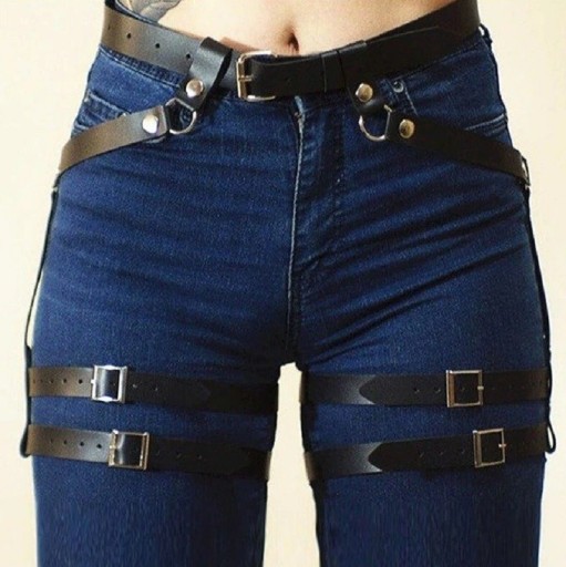 Arnés de cuero para mujer con tirantes