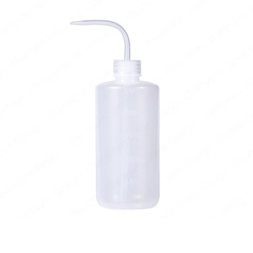 Aspersor curvo de 1000 ml, transparente, botella grande para riego y dosificación con control de flujo preciso.