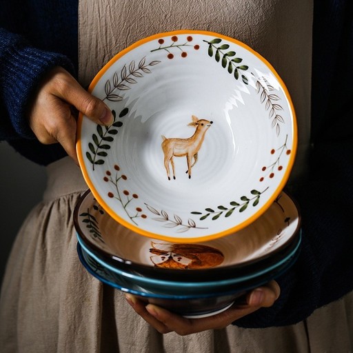 Assiette peinte avec des animaux