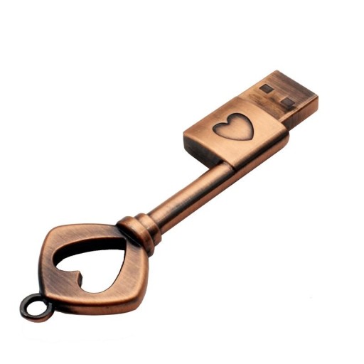 Avaimen muotoinen USB-muistitikku