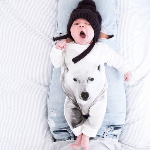 Babyoverall mit 3D-Druck eines Eisbären