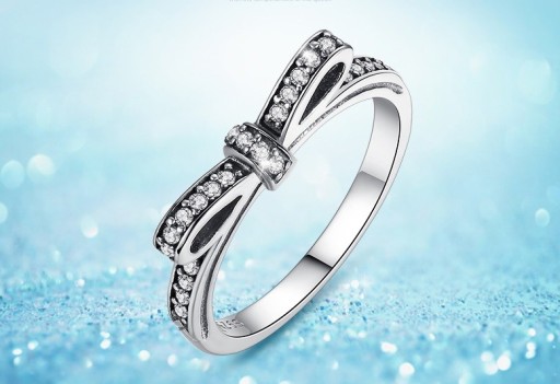 Bague élégante avec zircon