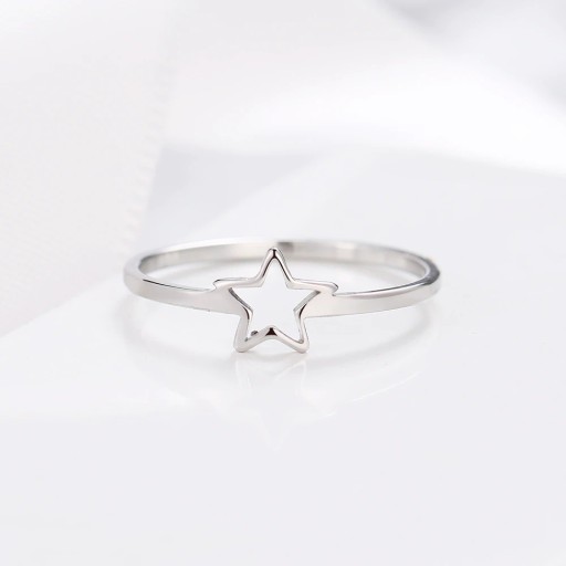 Bague femme avec étoile D2740