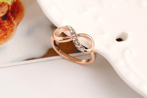 Bague pour femme en forme de nœud
