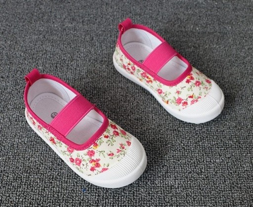 Ballerines pour filles avec des fleurs