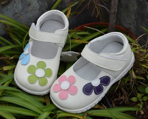 Ballerines pour filles avec des fleurs