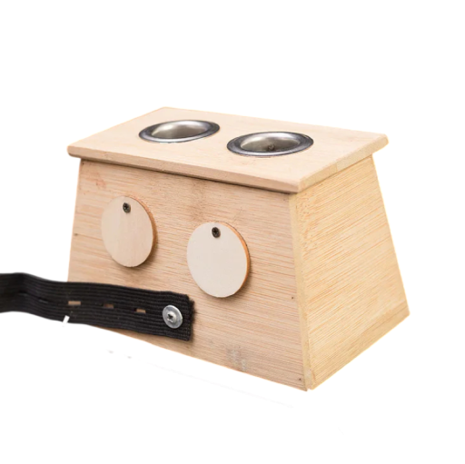 Bambusowy moksowy box 13 × 8,6 × 8,5 cm z dwoma metalowymi otworami do terapii moksą i masaży akupunkturowych