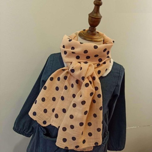 Barnscarf med prickiga A396