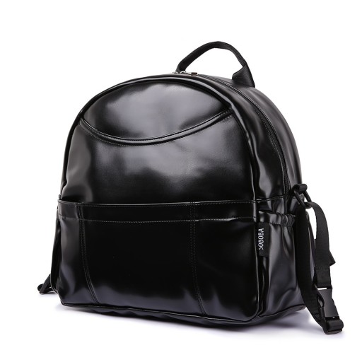Batoh pre mamičky na detské potreby z lesklej čiernej PU kože Priestranný hlavný oddiel a vrecká Ramenné popruhy a ucho Rozmery 36 x 12 x 32 cm