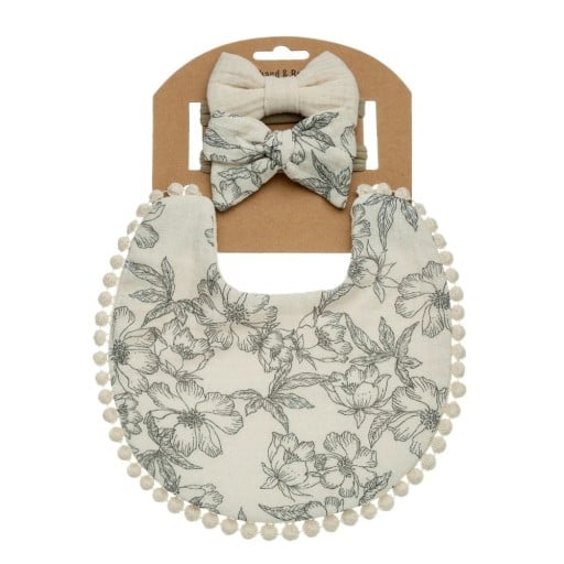 Beige smæk med konturtegning af blomster og to elastikker med sløjfe til småbørn Sæt 3 stk Beige bagside Størrelse 17,5 x 17 cm Pomponer langs kanten