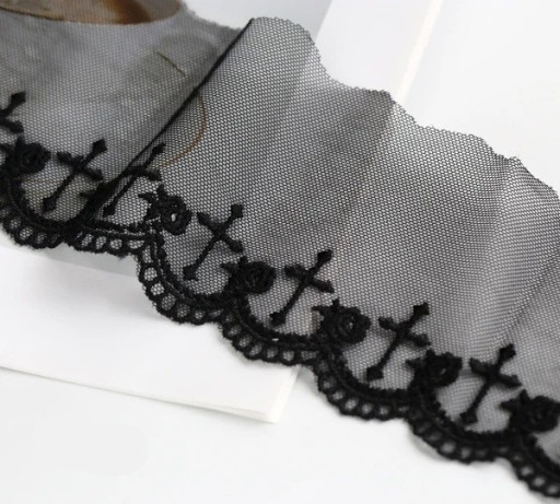 Bestickte Netzspitze mit Kreuzmuster 7 cm x 91 cm Baumwoll-Polyester dekorative Spitzenborte für das Nähen von Kleidung Vorhänge Textilien