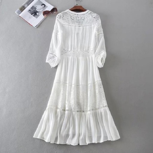 Biała letnia sukienka boho