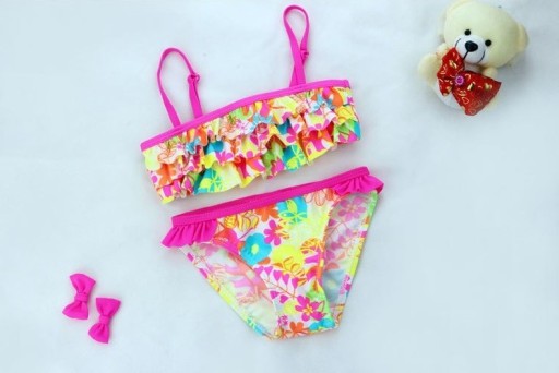 Bikini à volants pour filles avec des fleurs
