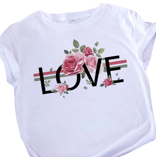 Bílé dámské tričko s potiskem LOVE a růžemi Elegantní letní top s květinovým motivem Krátký rukáv Stylový vzor Pohodlné každodenní nošení