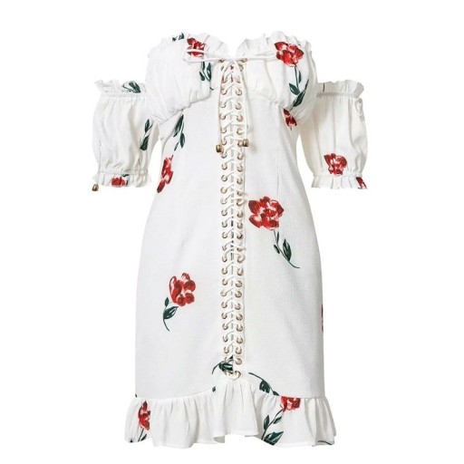 Blommig klänning med nedfällda axlar