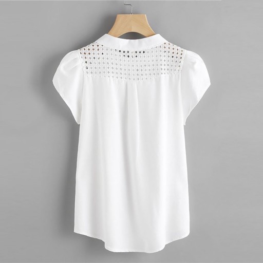 Blusa blanca de mujer con botones