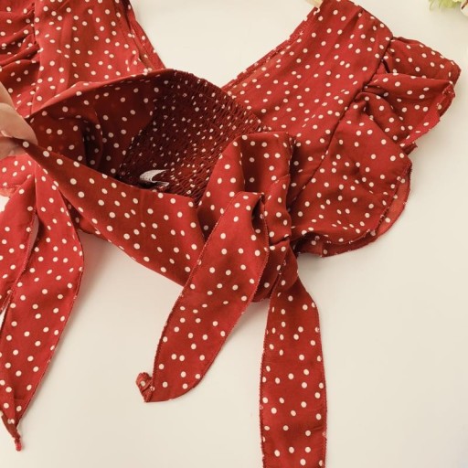 Blusa da donna alla moda con pois