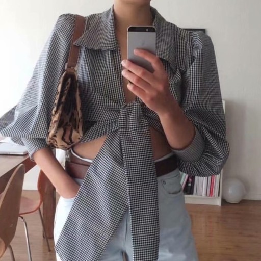 Blusa nera e bianca con motivo a quadri