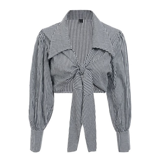 Blusa preta e branca com padrão xadrez