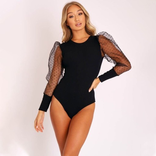 Body feminino com mangas transparentes