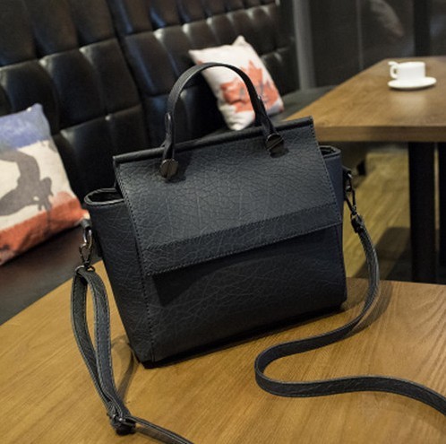 Bolsa de Senhora em Couro Sintético