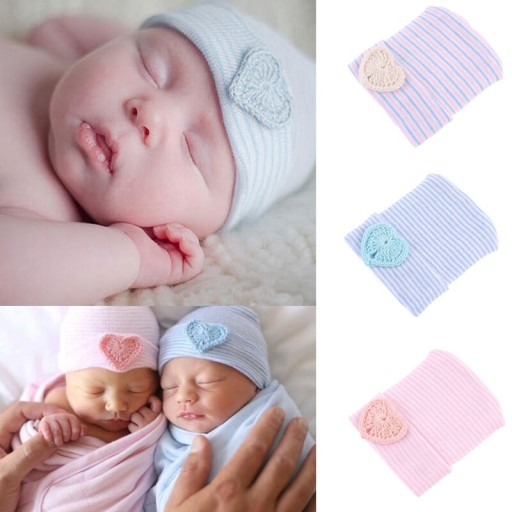 Bonnet d'enfant avec un cœur