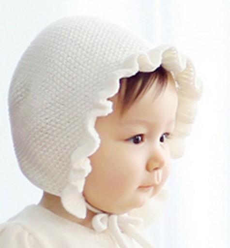 Bonnet en tricot pour fille avec volant