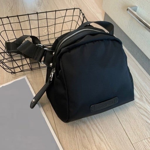 Borsa a tracolla da donna per uso quotidiano Forma arrotondata con chiusura a zip Ampio cinturino in tessuto Nylon e poliestere 22 x 20 x 12 cm