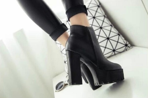 Botas de cano curto femininas com plataforma A652