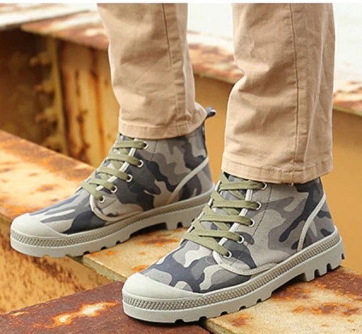 Botas de cano curto para homem com padrão militar