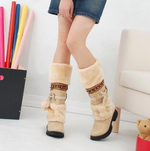 Botas de Inverno Femininas com Pompons J2359