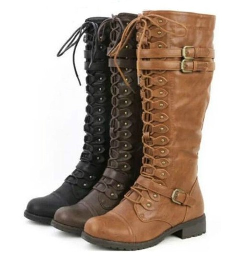 Botas de senhora com atacadores e fivelas