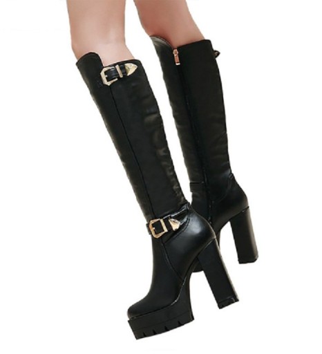 Botins elegantes com fivelas J1622