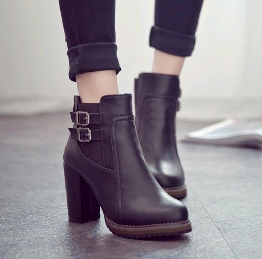 Bottes à chevilles pour femmes avec boucles J1105