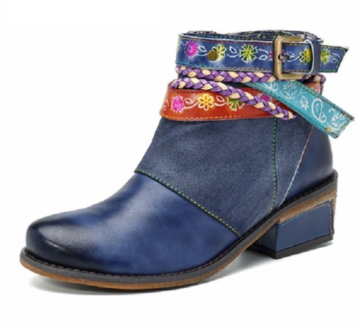 Bottes à chevilles pour femmes avec des boucles décoratives