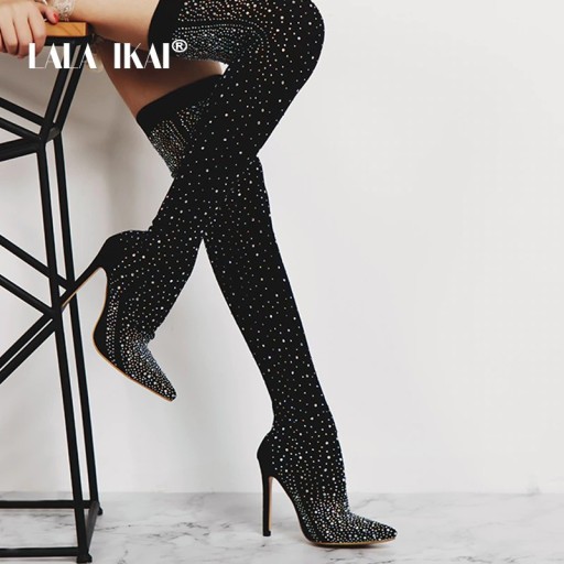 Bottes stylées pour femmes avec des strass - Noires