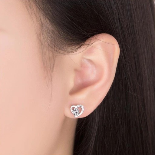 Boucles d'oreilles à clou en forme de cœur H709