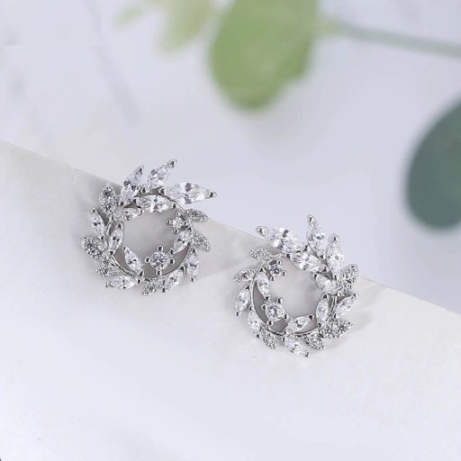 Boucles d'oreilles à clou pour femmes avec des feuilles
