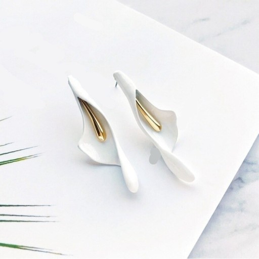 Boucles d'oreilles pendantes pour femmes lys