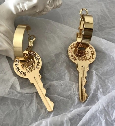 Boucles d'oreilles pour femmes en forme de cerceau avec clé