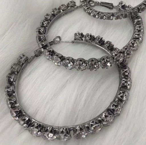 Boucles d'oreilles pour femmes en forme de cercle avec des zircons G132