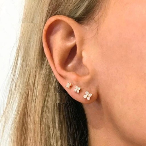 Boucles d'oreilles pour femmes en forme de fleurs avec des zirconiums
