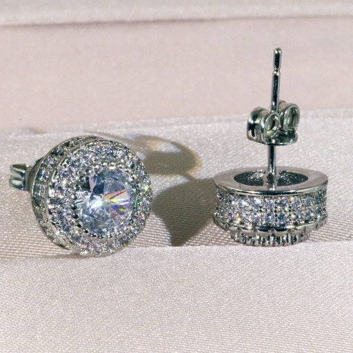 Boucles d'oreilles puces avec zircon