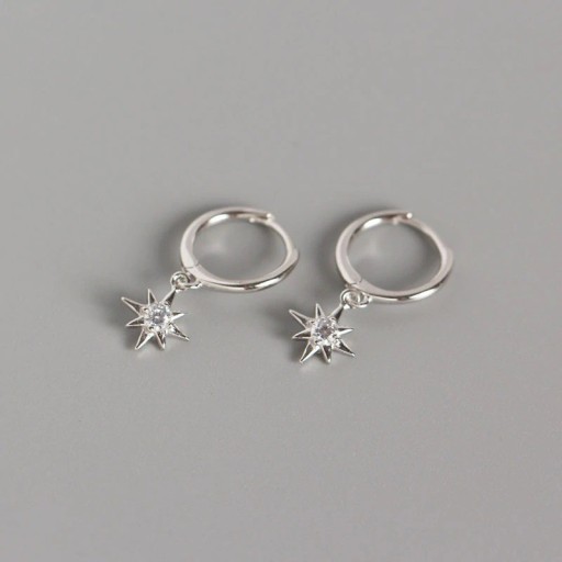 Boucles d'oreilles rondes pour femmes avec étoile