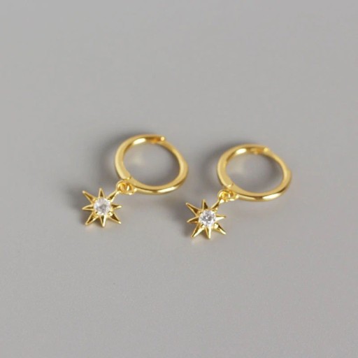 Boucles d'oreilles rondes pour femmes avec étoile