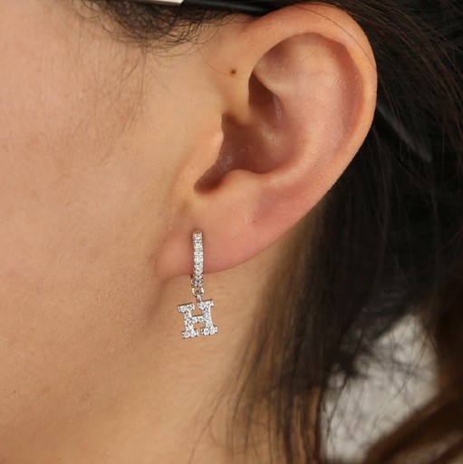 Boucles d'oreilles rondes pour femmes avec lettres de l'alphabet